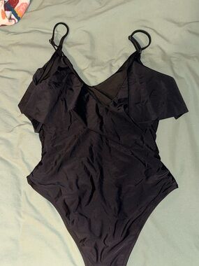 SHEIN Black One-Piece Swimsuit with Ruffle Detail
